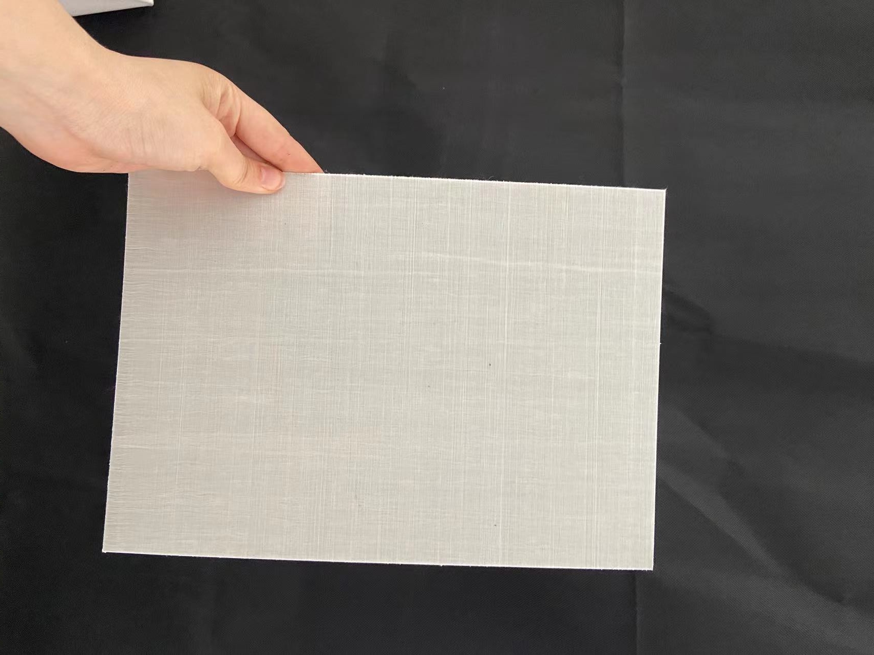 CFRT材料咨訊：熱塑(su)性複合材料在(zai)軌道交通和汽(qi)車産業中的應(yīng)用前景廣闊